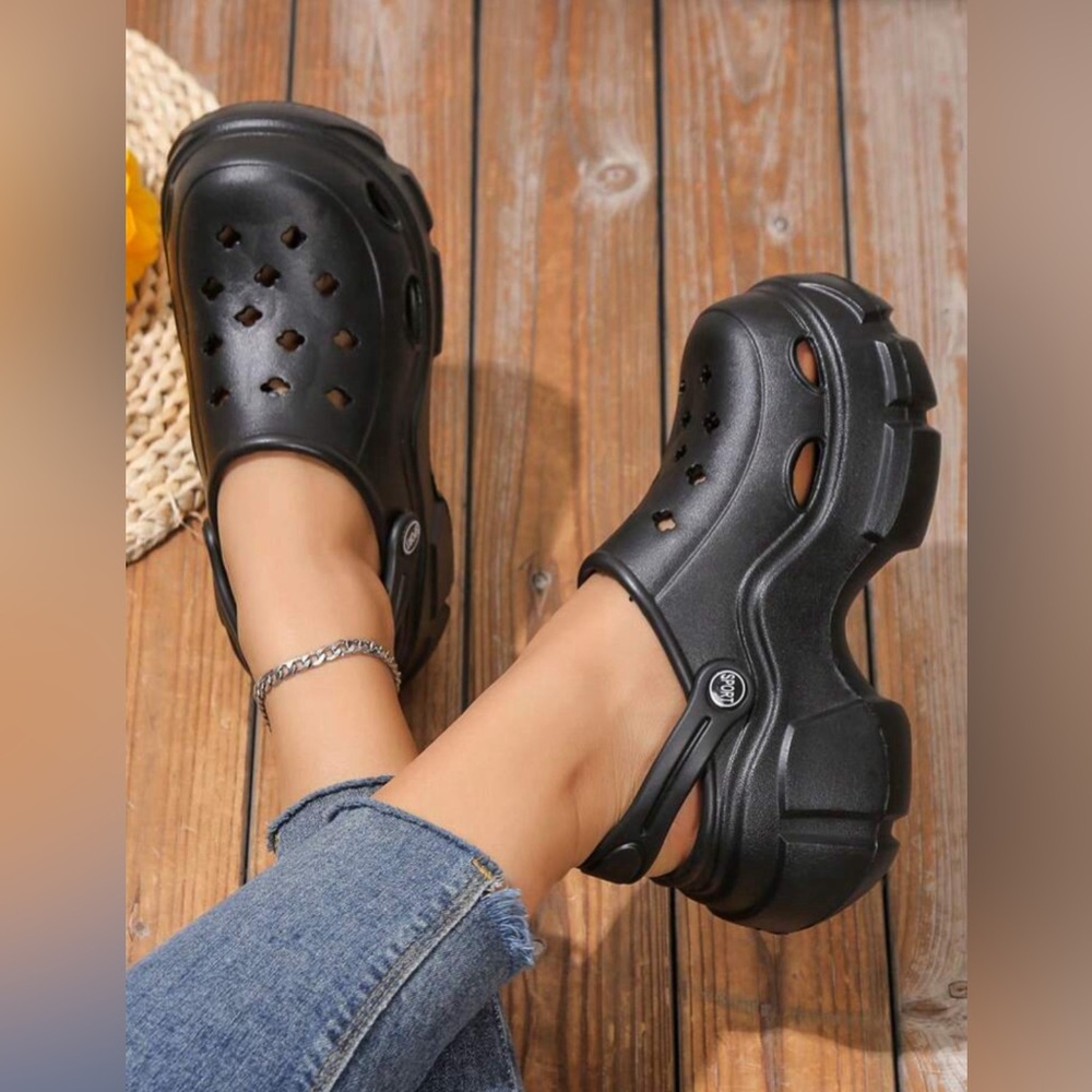 Extra Heightened Black Clog Sandals, Says 9-9.5 But They Run Big So It’s A Sz 10